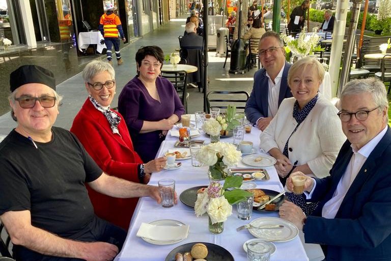 L-R: Grossi Florentino co-owner Guy Grossi, the Hon. Governor of Victoria Linda Dessau AC, Grossi Florentino co-owner Liz Rodriguez-Grossi, VCCI Chief Executive Paul Guerra, VCCI President Karyn Sobels and Mr Anthony Howard AM QC together in Melbourne’s CBD.